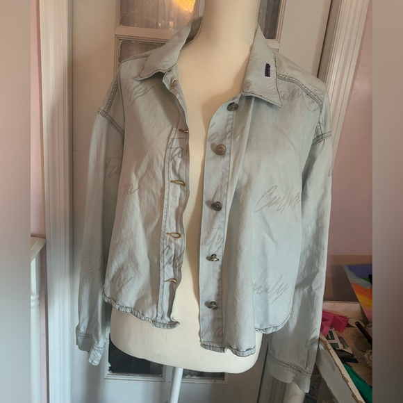 Light wash Monat top - Picture 3 of 6